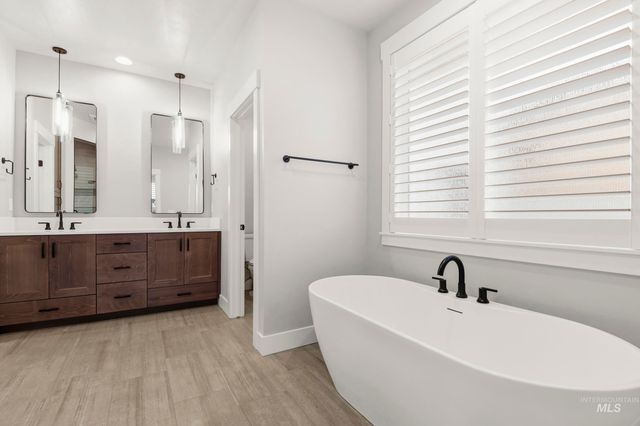 4640 N Mckinley Park, Meridian, ID 83646