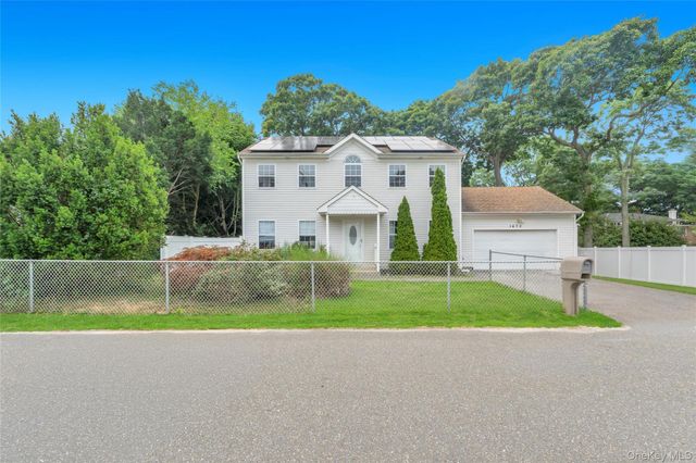 1470 Claas Avenue, Holbrook, NY 11741