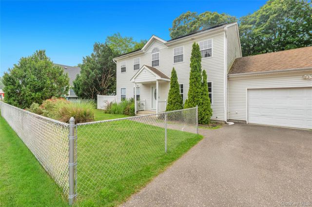 1470 Claas Avenue, Holbrook, NY 11741