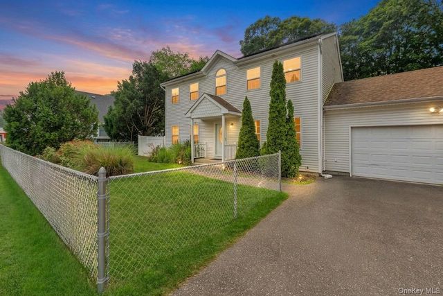 1470 Claas Avenue, Holbrook, NY 11741