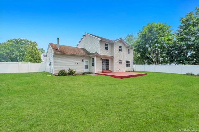 1470 Claas Avenue, Holbrook, NY 11741