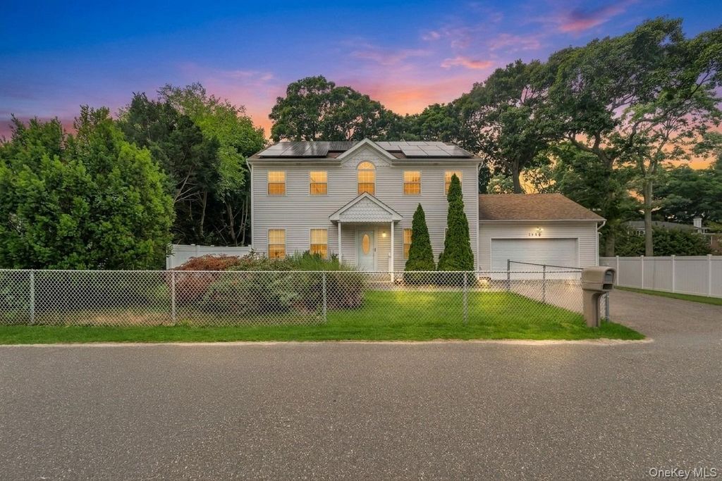 1470 Claas Avenue, Holbrook, NY 11741