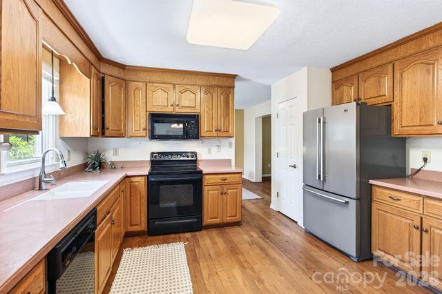 109 Lovers Loop Road, Asheville, NC 28803