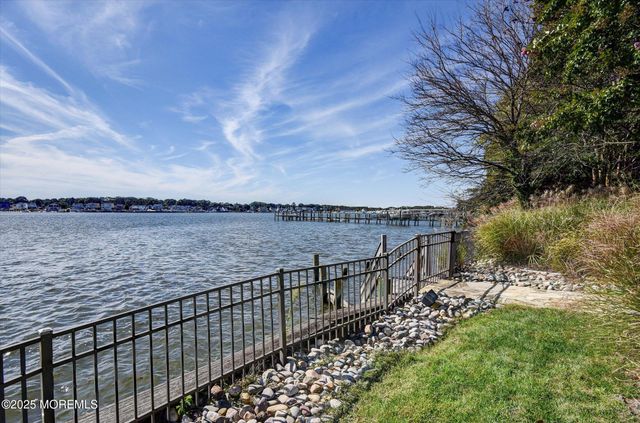 1012 Brainard Place, Brielle, NJ 08730