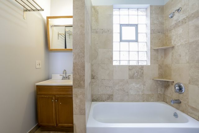 4413 W Montrose Avenue 3, Chicago, IL 60641