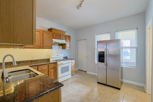 4413 W Montrose Avenue 3, Chicago, IL 60641