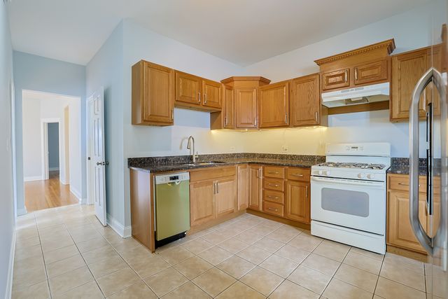 4413 W Montrose Avenue 3, Chicago, IL 60641