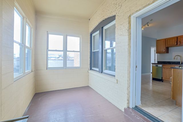 4413 W Montrose Avenue 3, Chicago, IL 60641