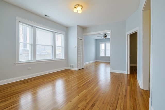 4413 W Montrose Avenue 3, Chicago, IL 60641