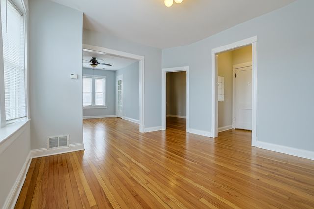 4413 W Montrose Avenue 3, Chicago, IL 60641