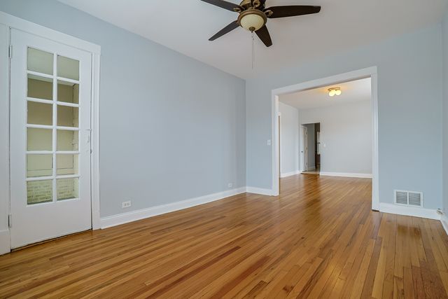 4413 W Montrose Avenue 3, Chicago, IL 60641