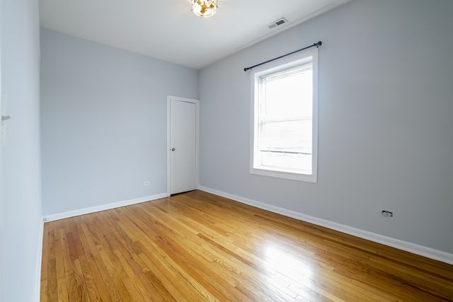 4413 W Montrose Avenue 3, Chicago, IL 60641