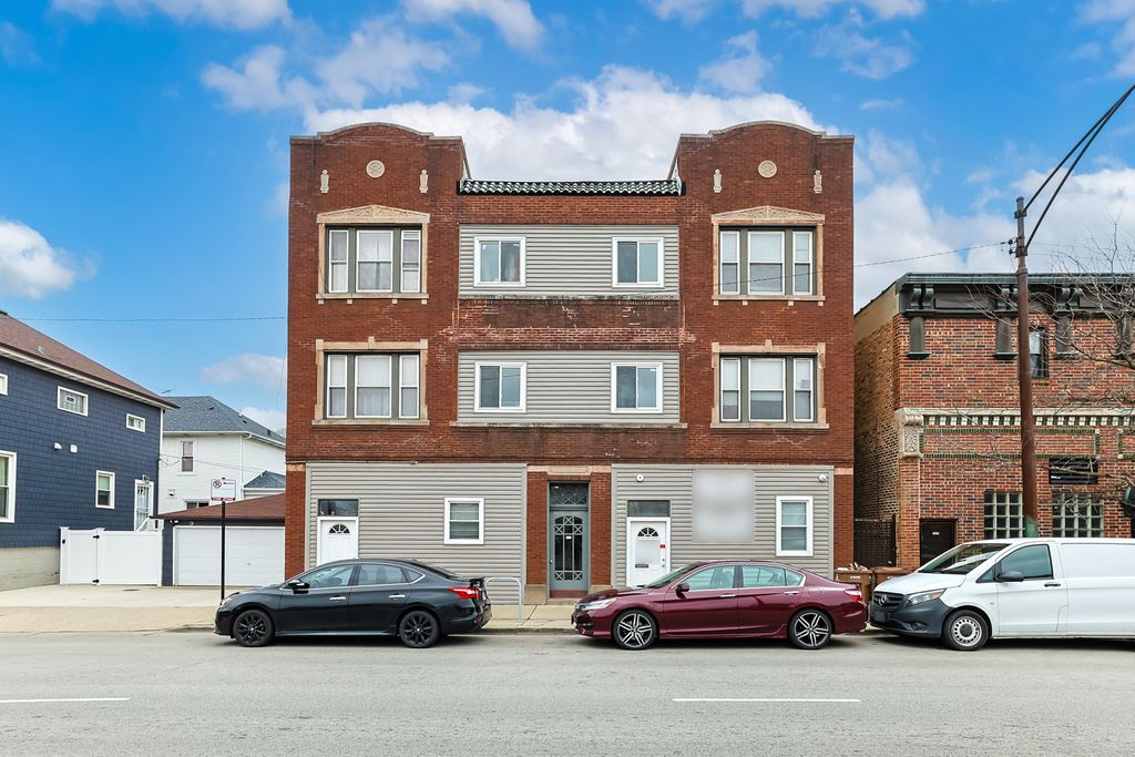 4413 W Montrose Avenue 3, Chicago, IL 60641