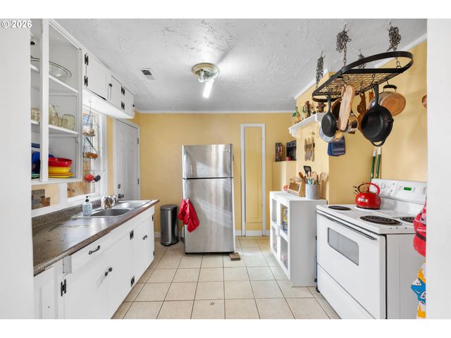 7645 Se HENDERSON St, Portland, OR 97206