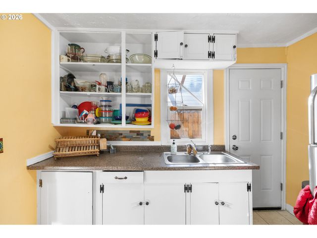 7645 Se HENDERSON St, Portland, OR 97206