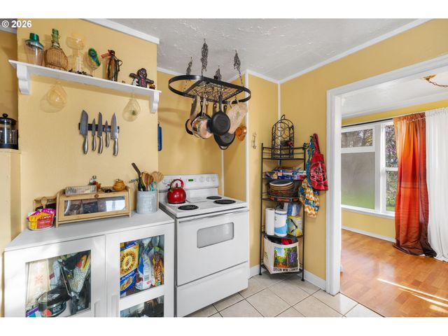 7645 Se HENDERSON St, Portland, OR 97206