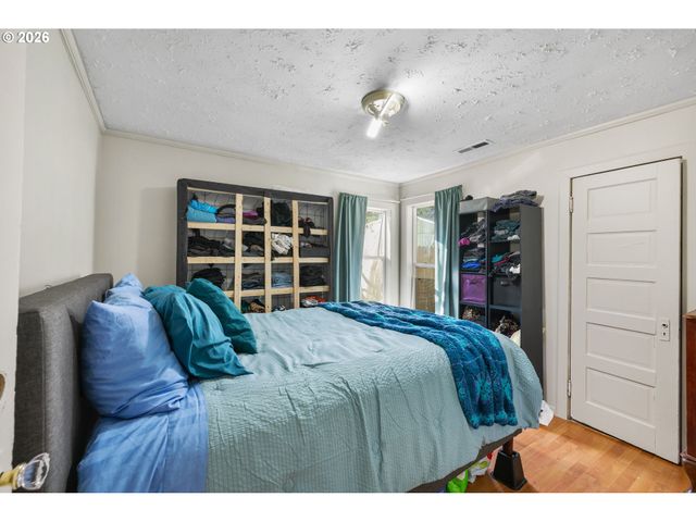 7645 Se HENDERSON St, Portland, OR 97206