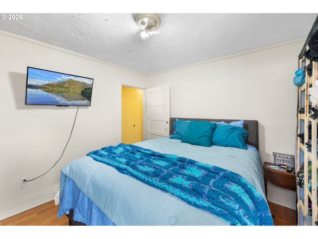 7645 Se HENDERSON St, Portland, OR 97206