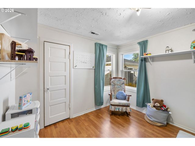 7645 Se HENDERSON St, Portland, OR 97206