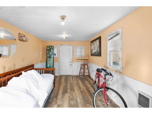 7645 Se HENDERSON St, Portland, OR 97206