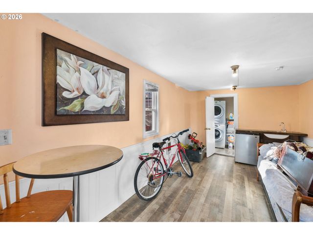 7645 Se HENDERSON St, Portland, OR 97206