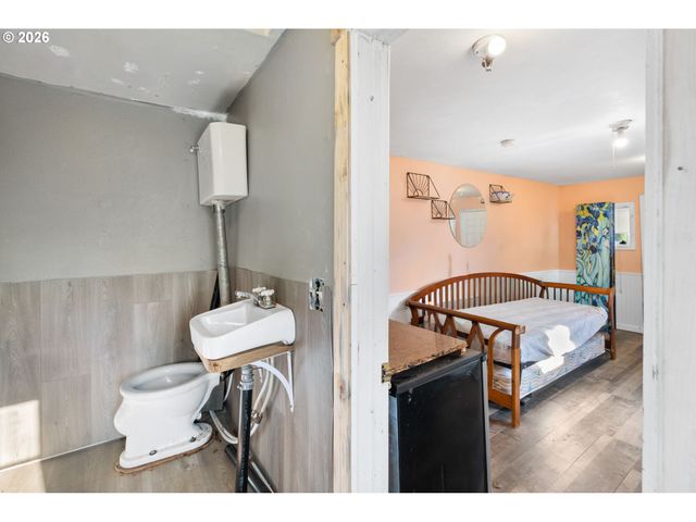 7645 Se HENDERSON St, Portland, OR 97206