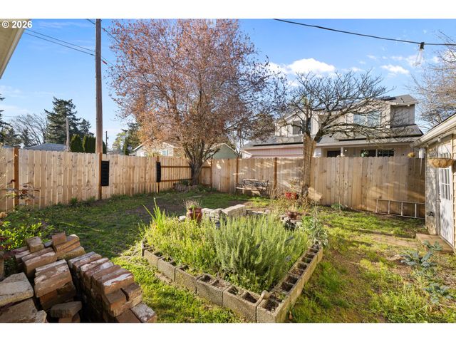 7645 Se HENDERSON St, Portland, OR 97206