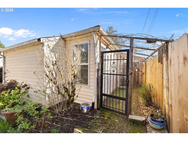 7645 Se HENDERSON St, Portland, OR 97206