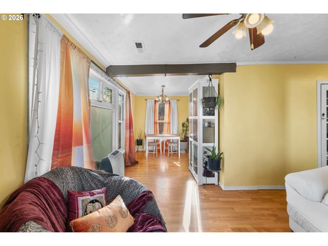 7645 Se HENDERSON St, Portland, OR 97206