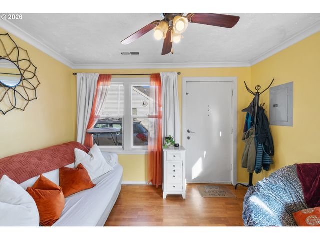 7645 Se HENDERSON St, Portland, OR 97206