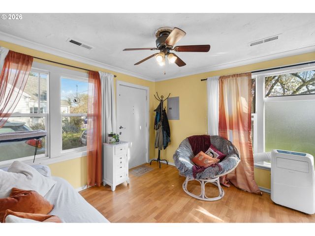 7645 Se HENDERSON St, Portland, OR 97206