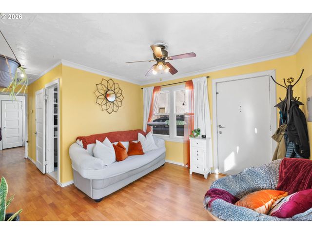 7645 Se HENDERSON St, Portland, OR 97206