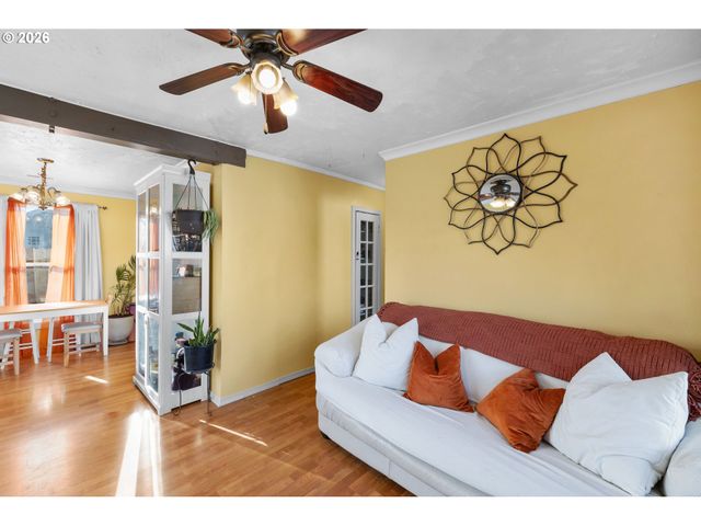 7645 Se HENDERSON St, Portland, OR 97206