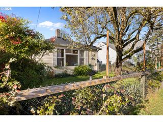 7645 Se HENDERSON St, Portland, OR 97206