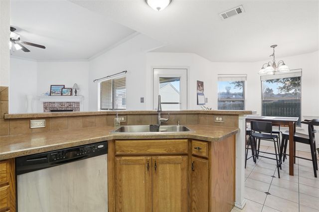 913 Raenae Drive, Burleson, TX 76028