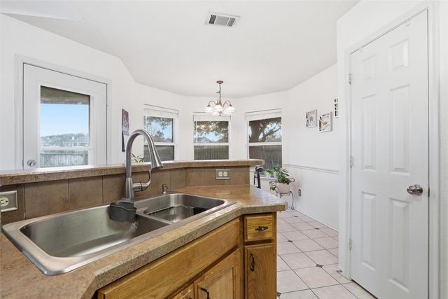 913 Raenae Drive, Burleson, TX 76028