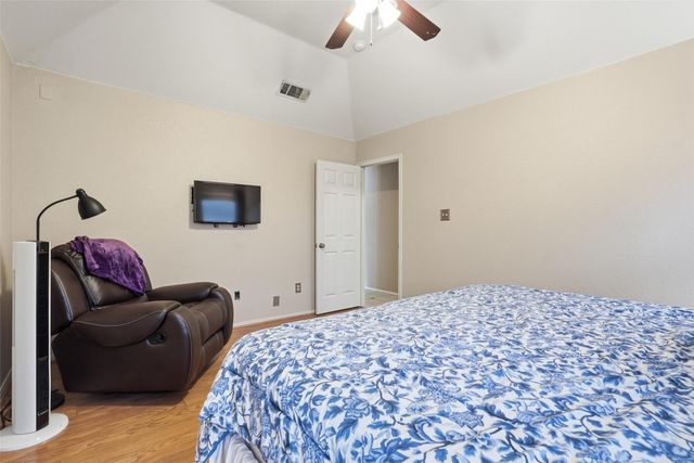 913 Raenae Drive, Burleson, TX 76028