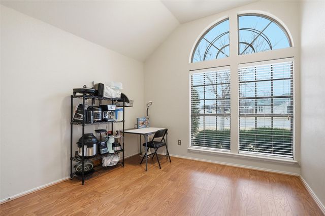 913 Raenae Drive, Burleson, TX 76028