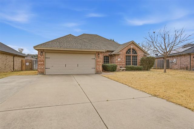 913 Raenae Drive, Burleson, TX 76028