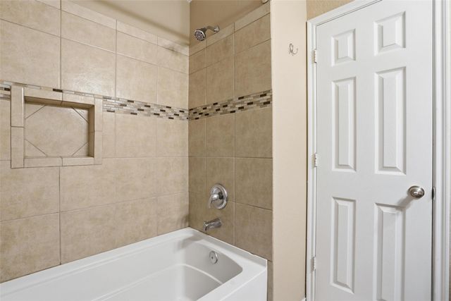 913 Raenae Drive, Burleson, TX 76028