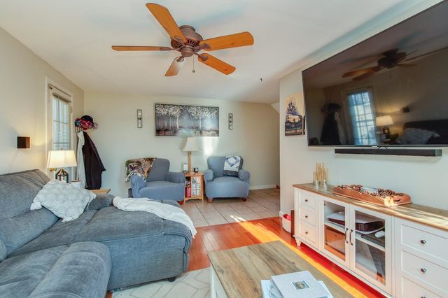 15 Newells Meadow Lane, Derry, NH 03038