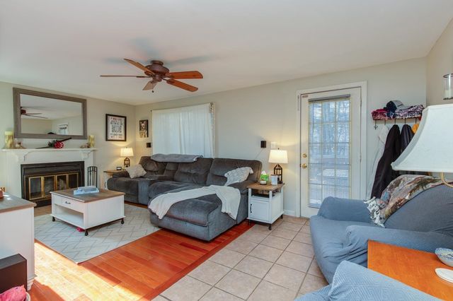 15 Newells Meadow Lane, Derry, NH 03038