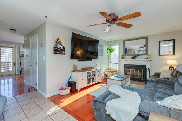 15 Newells Meadow Lane, Derry, NH 03038