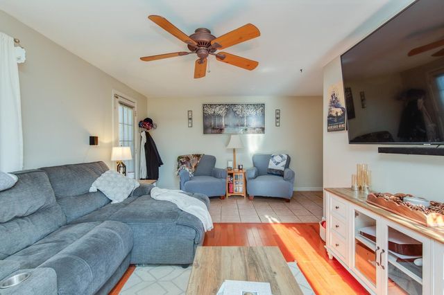 15 Newells Meadow Lane, Derry, NH 03038