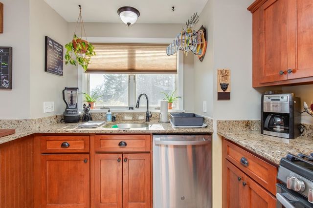 15 Newells Meadow Lane, Derry, NH 03038