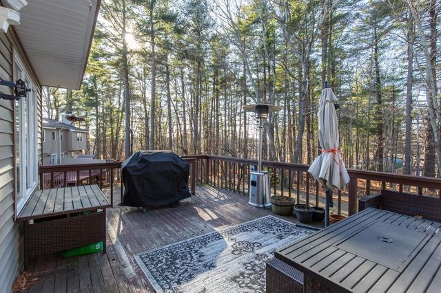 15 Newells Meadow Lane, Derry, NH 03038