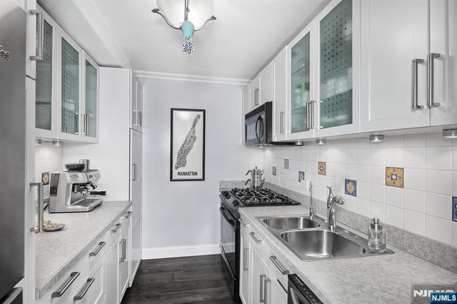 7004 Boulevard East 9M, Guttenberg, NJ 07093