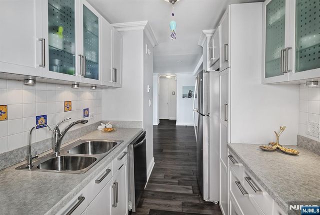 7004 Boulevard East 9M, Guttenberg, NJ 07093