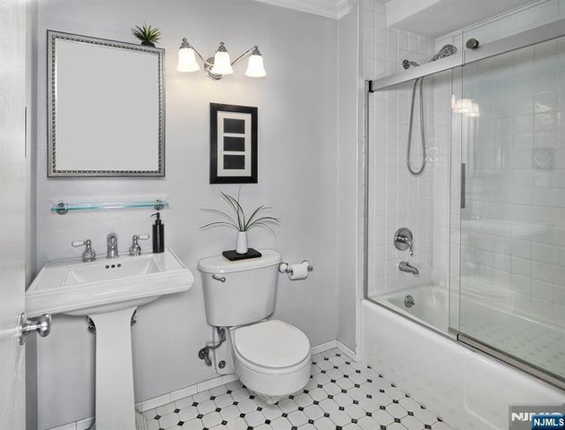 7004 Boulevard East 9M, Guttenberg, NJ 07093