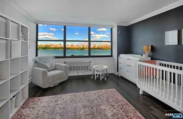 7004 Boulevard East 9M, Guttenberg, NJ 07093